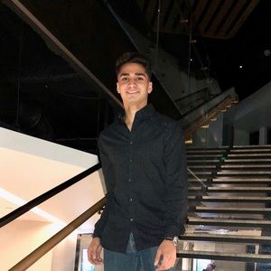 Meet your Posher, Moises